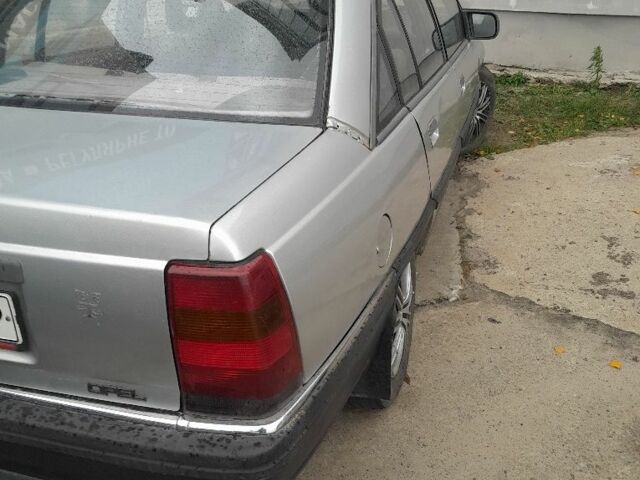 Сірий Опель Омега, об'ємом двигуна 2 л та пробігом 360 тис. км за 900 $, фото 2 на Automoto.ua