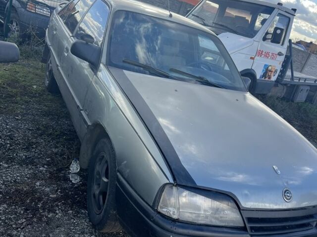 Серый Опель Омега, объемом двигателя 2 л и пробегом 200 тыс. км за 450 $, фото 3 на Automoto.ua