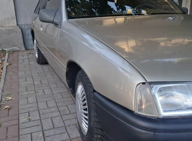 Опель Омега 1988 в Николаеве на Automoto.ua Серый Опель Омега, объемом двигателя 0 л и пробегом 300 тыс. км за 1328 $, фото 1 на Automoto.ua