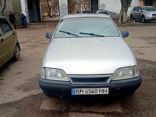 Сірий Опель Омега, об'ємом двигуна 2 л та пробігом 0 тис. км за 1400 $, фото 10 на Automoto.ua