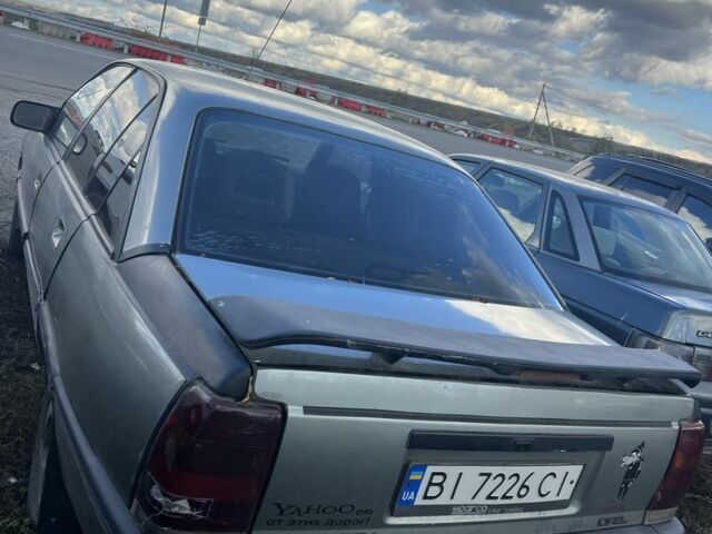 Серый Опель Омега, объемом двигателя 2 л и пробегом 200 тыс. км за 450 $, фото 4 на Automoto.ua