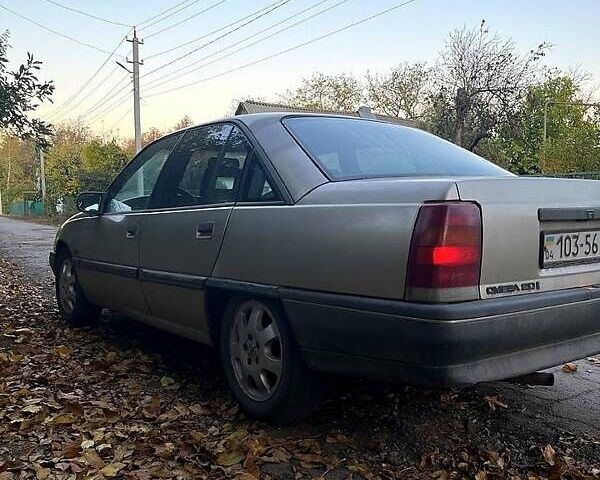 Серый Опель Омега, объемом двигателя 2 л и пробегом 200 тыс. км за 950 $, фото 4 на Automoto.ua