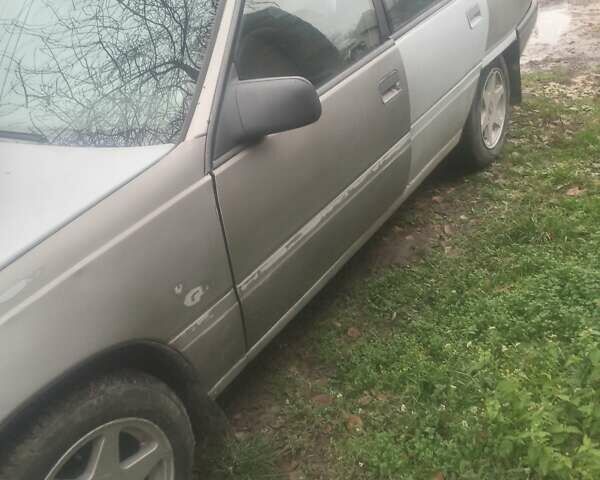 Серый Опель Омега, объемом двигателя 2 л и пробегом 360 тыс. км за 800 $, фото 3 на Automoto.ua