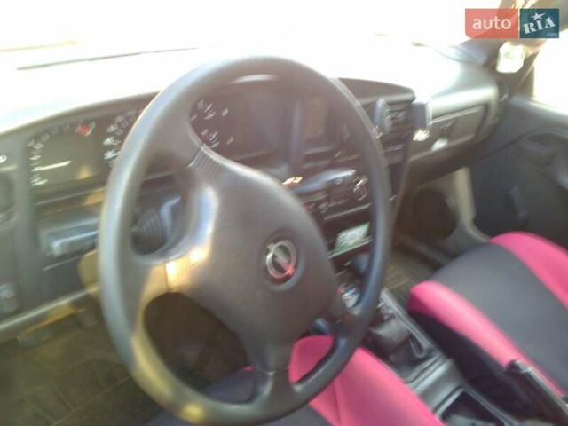 Сірий Опель Омега, об'ємом двигуна 2 л та пробігом 285 тис. км за 900 $, фото 4 на Automoto.ua