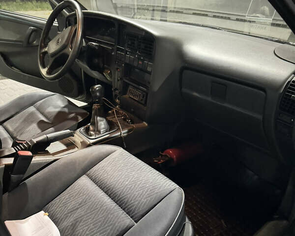 Сірий Опель Омега, об'ємом двигуна 1.8 л та пробігом 360 тис. км за 2000 $, фото 12 на Automoto.ua