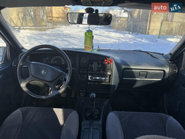 Серый Опель Омега, объемом двигателя 2.3 л и пробегом 310 тыс. км за 999 $, фото 40 на Automoto.ua