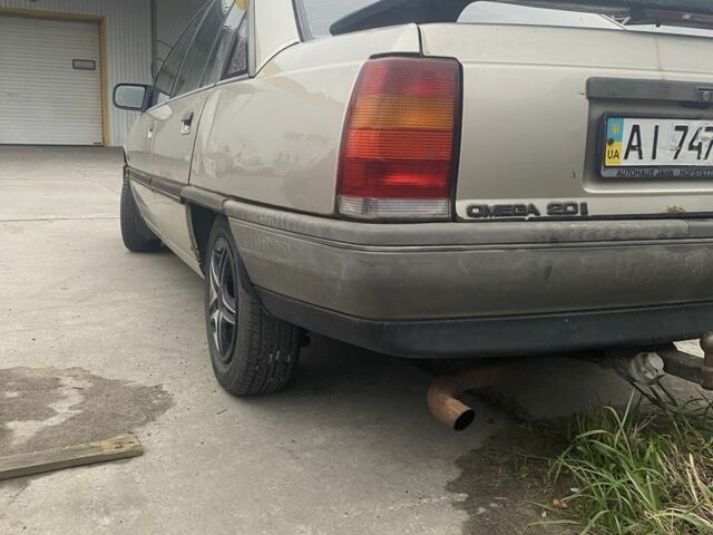 Серый Опель Омега, объемом двигателя 2 л и пробегом 150 тыс. км за 999 $, фото 3 на Automoto.ua