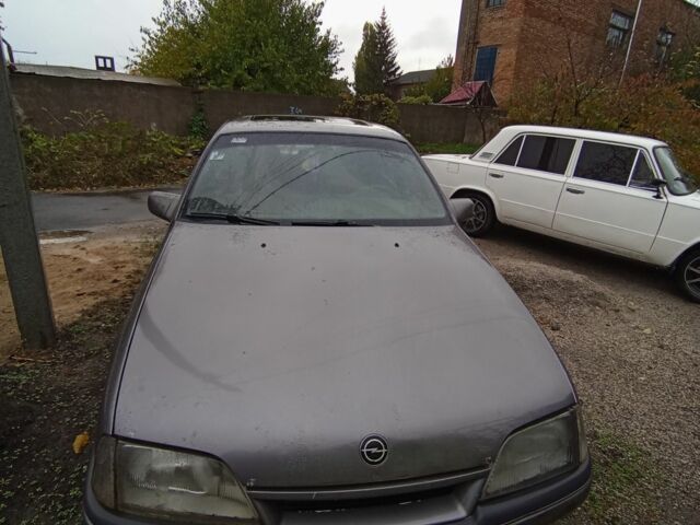 Серый Опель Омега, объемом двигателя 2 л и пробегом 333 тыс. км за 1250 $, фото 1 на Automoto.ua