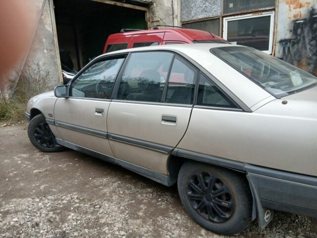 Сірий Опель Омега, об'ємом двигуна 2 л та пробігом 200 тис. км за 600 $, фото 3 на Automoto.ua