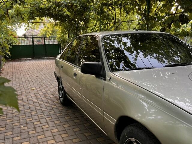 Серый Опель Омега, объемом двигателя 2 л и пробегом 300 тыс. км за 950 $, фото 1 на Automoto.ua