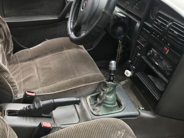 Серый Опель Омега, объемом двигателя 2 л и пробегом 250 тыс. км за 600 $, фото 2 на Automoto.ua