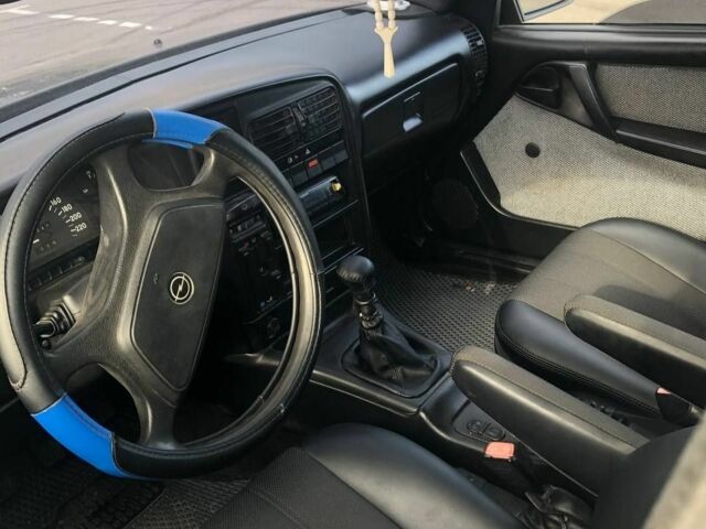 Сірий Опель Омега, об'ємом двигуна 2 л та пробігом 340 тис. км за 3300 $, фото 5 на Automoto.ua
