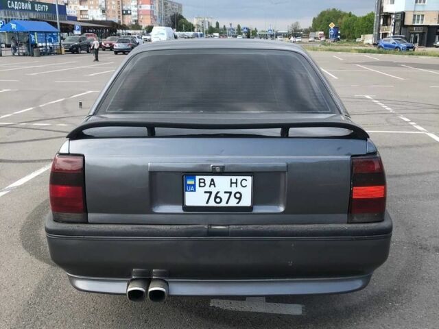 Сірий Опель Омега, об'ємом двигуна 2 л та пробігом 340 тис. км за 3300 $, фото 4 на Automoto.ua