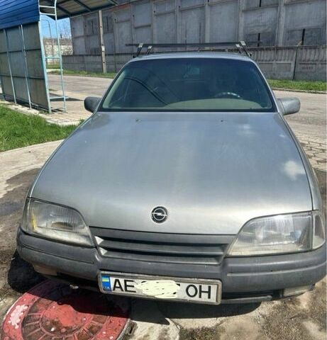 Сірий Опель Омега, об'ємом двигуна 2 л та пробігом 300 тис. км за 40000 $, фото 1 на Automoto.ua