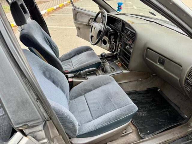 Серый Опель Омега, объемом двигателя 2 л и пробегом 250 тыс. км за 1000 $, фото 12 на Automoto.ua