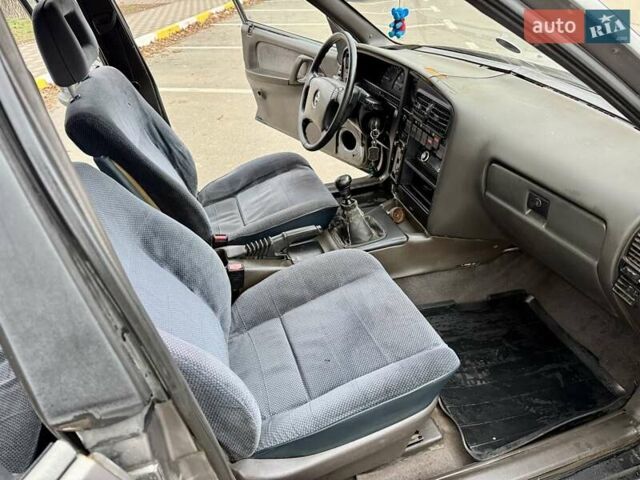 Серый Опель Омега, объемом двигателя 2 л и пробегом 120 тыс. км за 1000 $, фото 6 на Automoto.ua