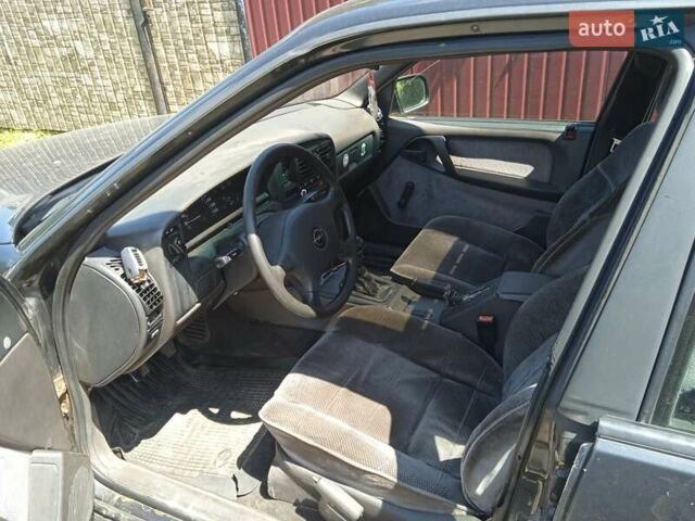 Серый Опель Омега, объемом двигателя 2 л и пробегом 300 тыс. км за 1000 $, фото 1 на Automoto.ua