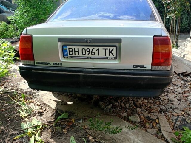 Сірий Опель Омега, об'ємом двигуна 2 л та пробігом 400 тис. км за 600 $, фото 2 на Automoto.ua