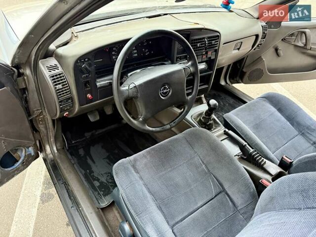 Серый Опель Омега, объемом двигателя 2 л и пробегом 120 тыс. км за 1000 $, фото 12 на Automoto.ua