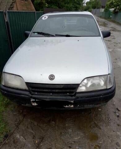 Серый Опель Омега, объемом двигателя 2 л и пробегом 250 тыс. км за 600 $, фото 1 на Automoto.ua