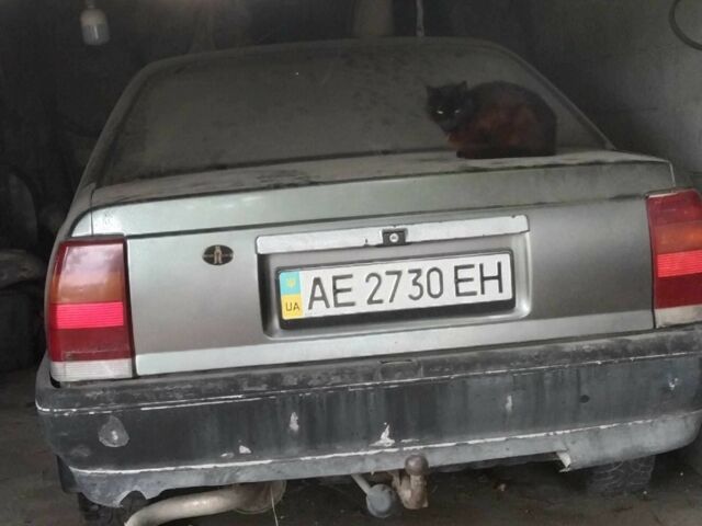Сірий Опель Омега, об'ємом двигуна 2 л та пробігом 183 тис. км за 725 $, фото 1 на Automoto.ua
