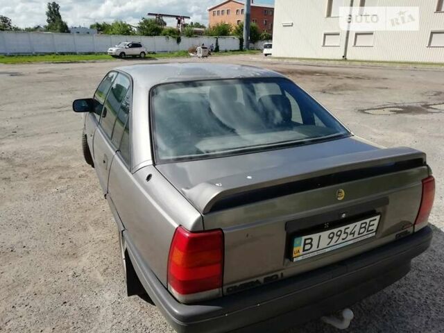 Серый Опель Омега, объемом двигателя 2 л и пробегом 300 тыс. км за 1100 $, фото 8 на Automoto.ua