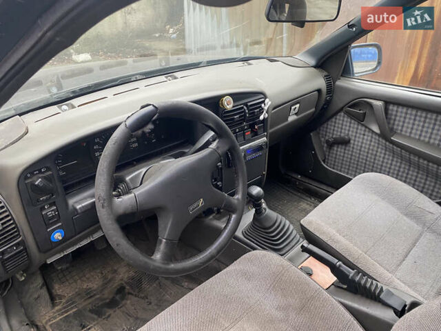 Сірий Опель Омега, об'ємом двигуна 2 л та пробігом 250 тис. км за 1179 $, фото 4 на Automoto.ua