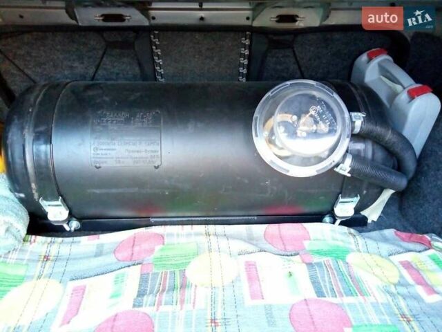 Сірий Опель Омега, об'ємом двигуна 2.4 л та пробігом 258 тис. км за 1900 $, фото 4 на Automoto.ua