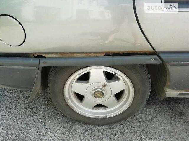 Серый Опель Омега, объемом двигателя 2 л и пробегом 300 тыс. км за 1100 $, фото 12 на Automoto.ua
