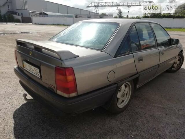 Серый Опель Омега, объемом двигателя 2 л и пробегом 300 тыс. км за 1100 $, фото 4 на Automoto.ua