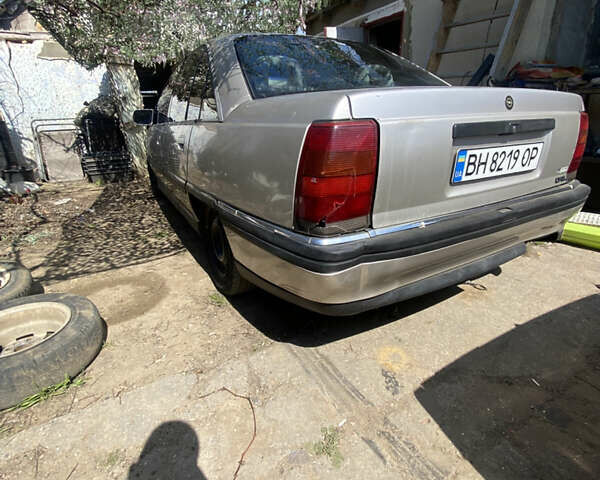 Серый Опель Омега, объемом двигателя 2.6 л и пробегом 250 тыс. км за 1250 $, фото 7 на Automoto.ua