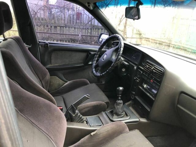 Сірий Опель Омега, об'ємом двигуна 2 л та пробігом 240 тис. км за 1070 $, фото 9 на Automoto.ua