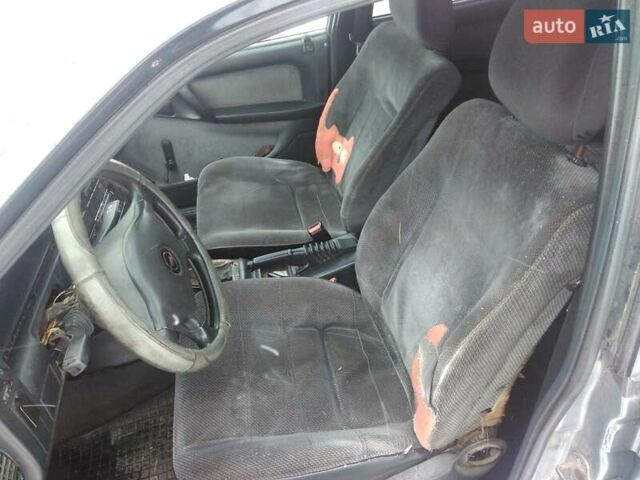 Серый Опель Омега, объемом двигателя 2.3 л и пробегом 320 тыс. км за 2000 $, фото 4 на Automoto.ua