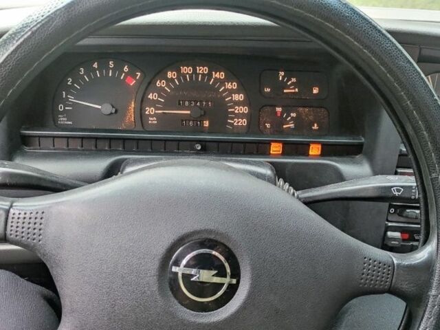 Серый Опель Омега, объемом двигателя 2 л и пробегом 2 тыс. км за 1800 $, фото 6 на Automoto.ua