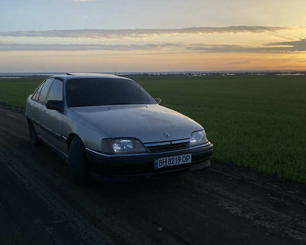 Серый Опель Омега, объемом двигателя 2.6 л и пробегом 250 тыс. км за 1250 $, фото 10 на Automoto.ua