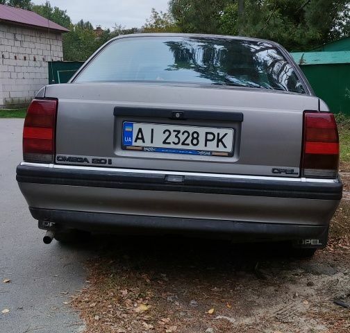 Серый Опель Омега, объемом двигателя 2 л и пробегом 2 тыс. км за 1800 $, фото 7 на Automoto.ua