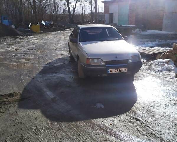 Сірий Опель Омега, об'ємом двигуна 2 л та пробігом 235 тис. км за 1650 $, фото 2 на Automoto.ua