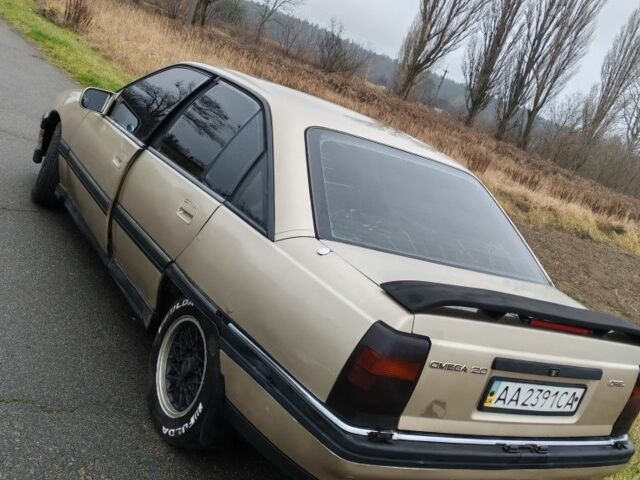 Серый Опель Омега, объемом двигателя 2 л и пробегом 313 тыс. км за 829 $, фото 2 на Automoto.ua