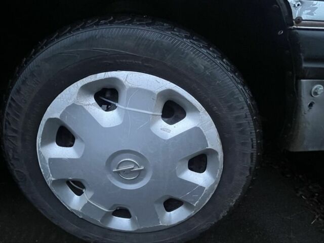 Сірий Опель Омега, об'ємом двигуна 2 л та пробігом 333 тис. км за 1450 $, фото 4 на Automoto.ua