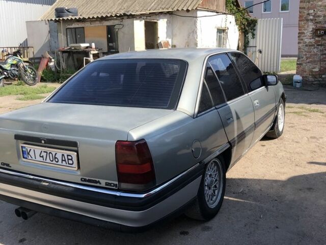 Сірий Опель Омега, об'ємом двигуна 2 л та пробігом 300 тис. км за 1217 $, фото 4 на Automoto.ua