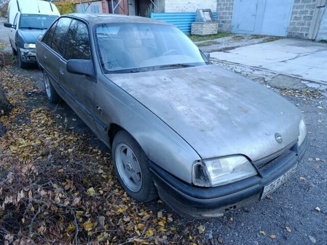 Серый Опель Омега, объемом двигателя 0 л и пробегом 200 тыс. км за 550 $, фото 3 на Automoto.ua