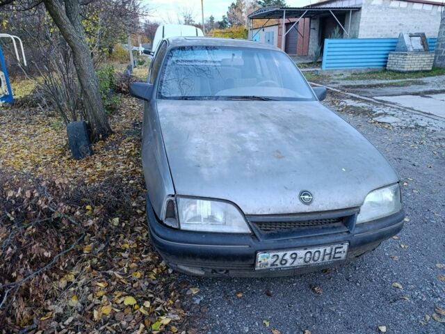 Серый Опель Омега, объемом двигателя 0 л и пробегом 200 тыс. км за 550 $, фото 2 на Automoto.ua