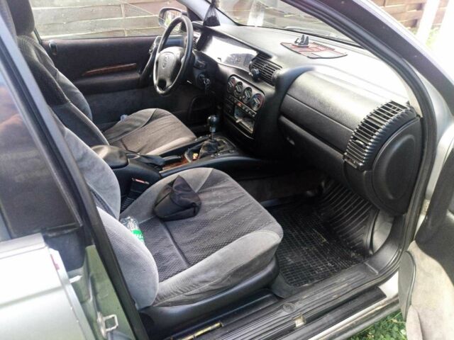 Сірий Опель Омега, об'ємом двигуна 2.5 л та пробігом 257 тис. км за 1650 $, фото 7 на Automoto.ua