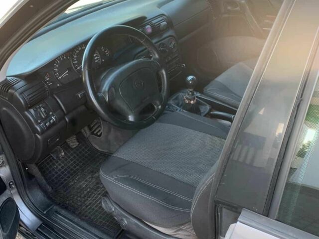 Серый Опель Омега, объемом двигателя 2 л и пробегом 300 тыс. км за 2000 $, фото 4 на Automoto.ua