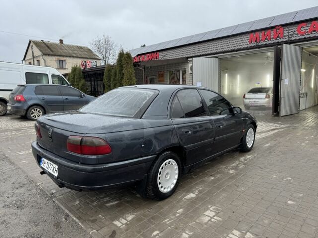 Серый Опель Омега, объемом двигателя 2 л и пробегом 350 тыс. км за 1499 $, фото 2 на Automoto.ua