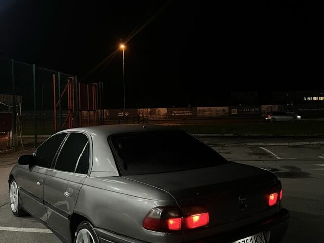 Серый Опель Омега, объемом двигателя 2 л и пробегом 248 тыс. км за 2600 $, фото 3 на Automoto.ua