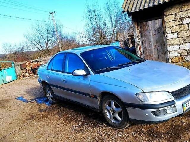 Серый Опель Омега, объемом двигателя 2 л и пробегом 100 тыс. км за 1200 $, фото 2 на Automoto.ua