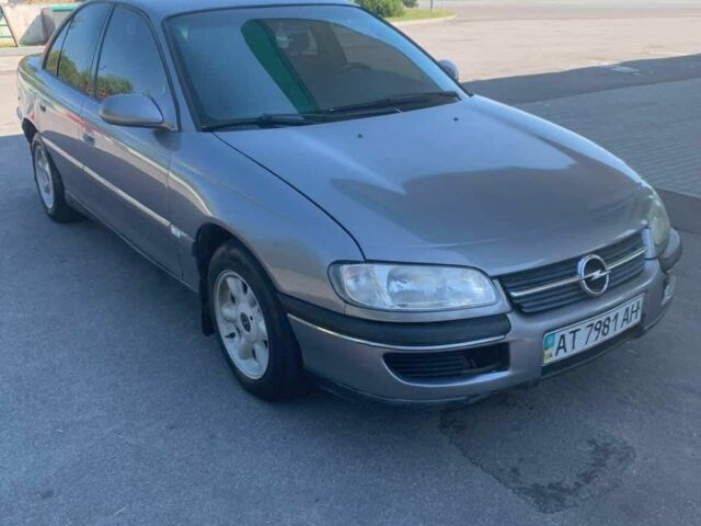 Серый Опель Омега, объемом двигателя 2 л и пробегом 300 тыс. км за 2000 $, фото 1 на Automoto.ua