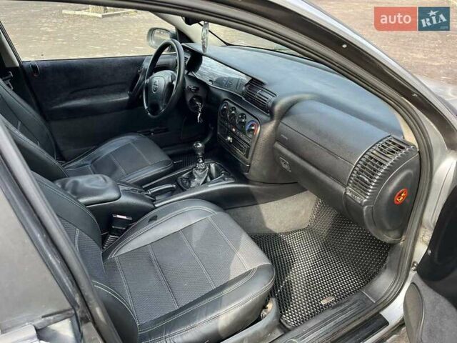 Сірий Опель Омега, об'ємом двигуна 2 л та пробігом 370 тис. км за 1800 $, фото 7 на Automoto.ua