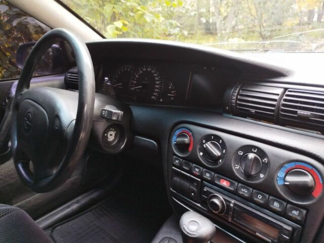 Сірий Опель Омега, об'ємом двигуна 3 л та пробігом 299 тис. км за 2800 $, фото 6 на Automoto.ua